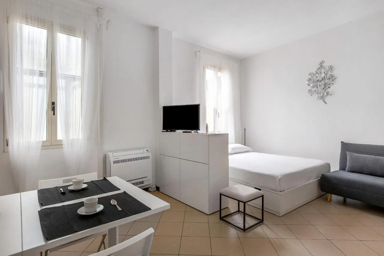 White Leaves Studio By Wonderful Italy Болонья